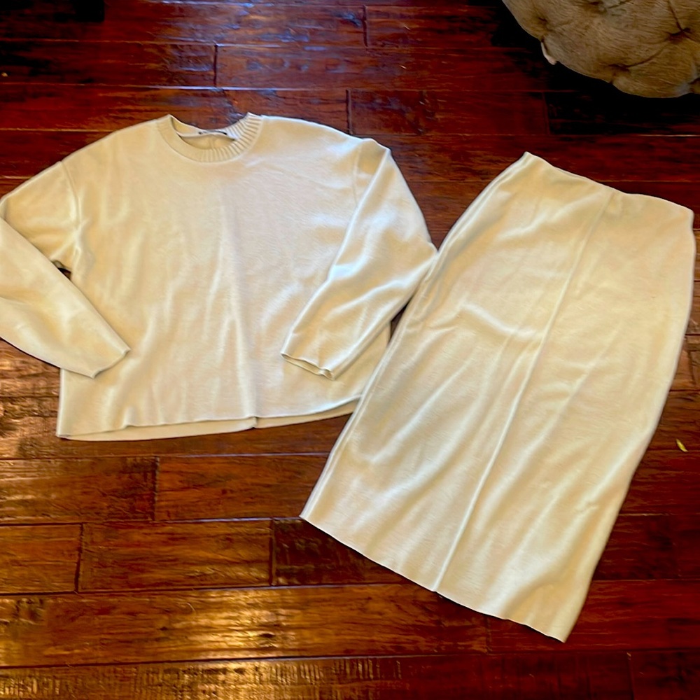 Trendy Zara sweater and skirt set.